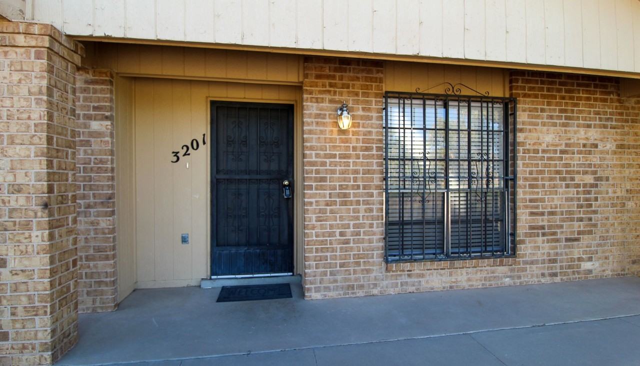 3201 Fierro Dr - Photo 3 of 20