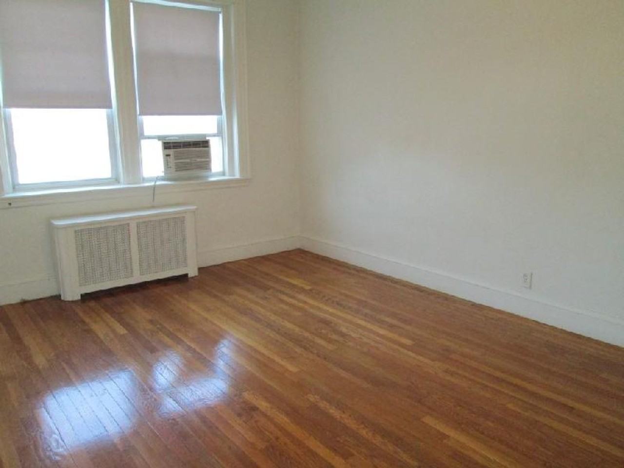 2045 Commonwealth Ave - Photo 3 of 8