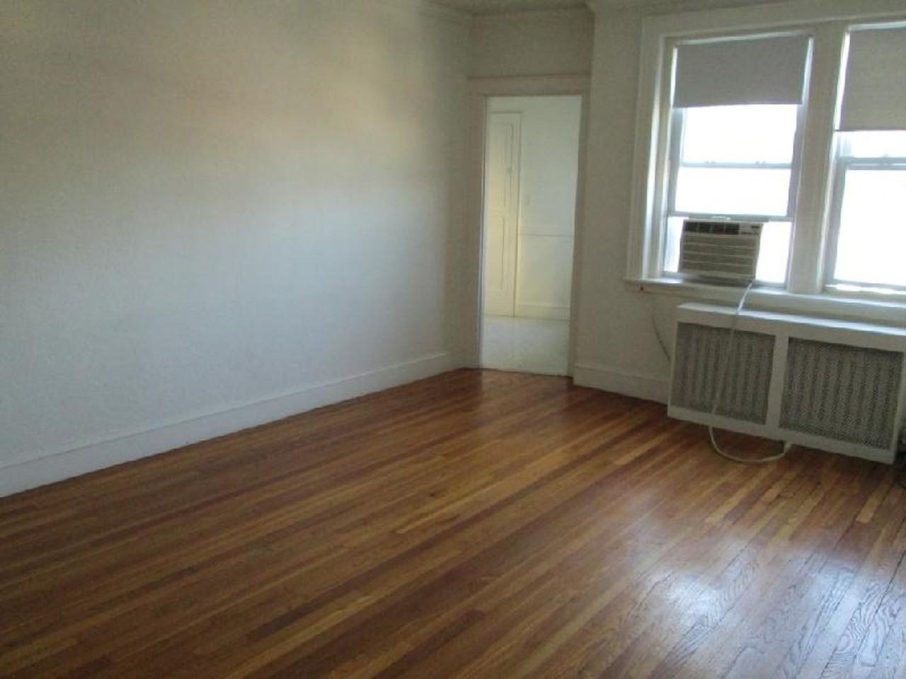 2045 Commonwealth Ave - Photo 2 of 8