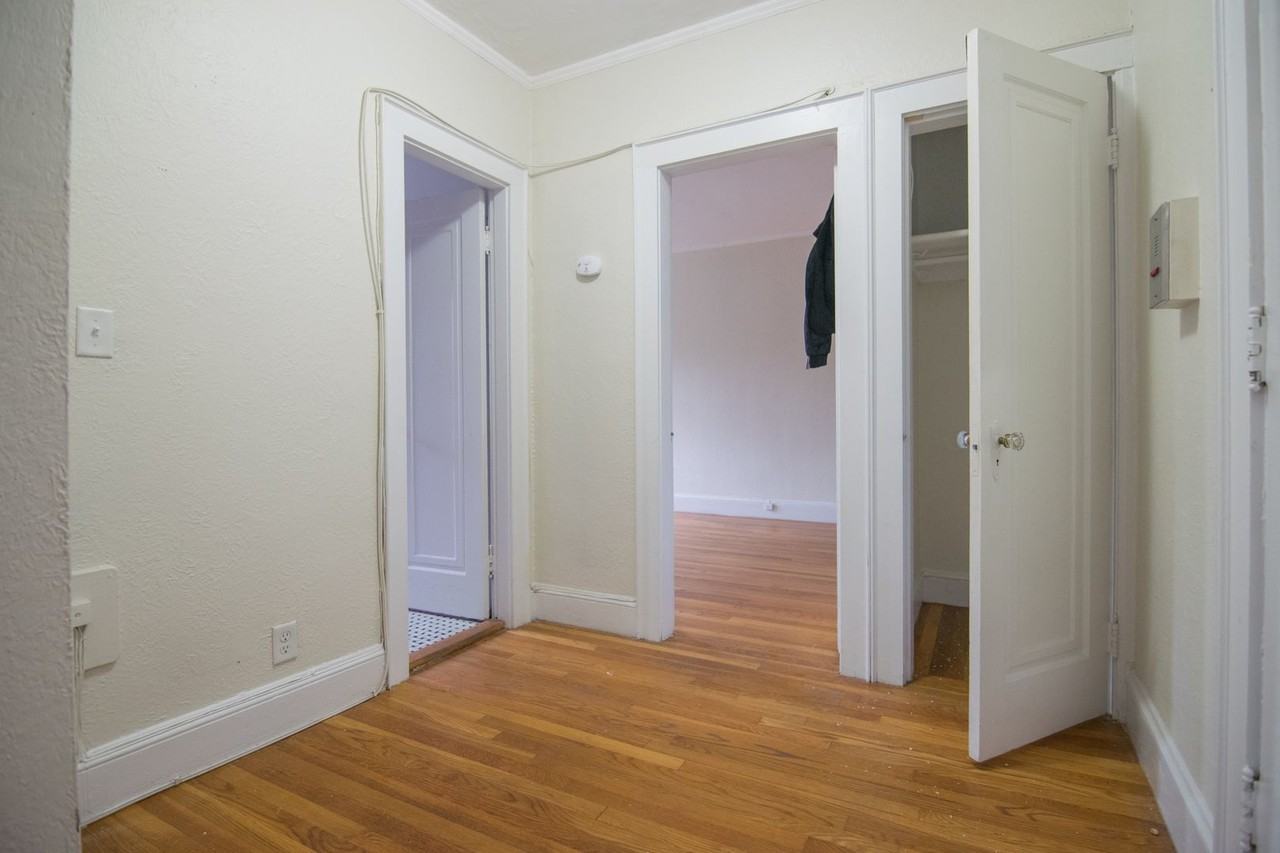 2045 Commonwealth Ave - Photo 5 of 8