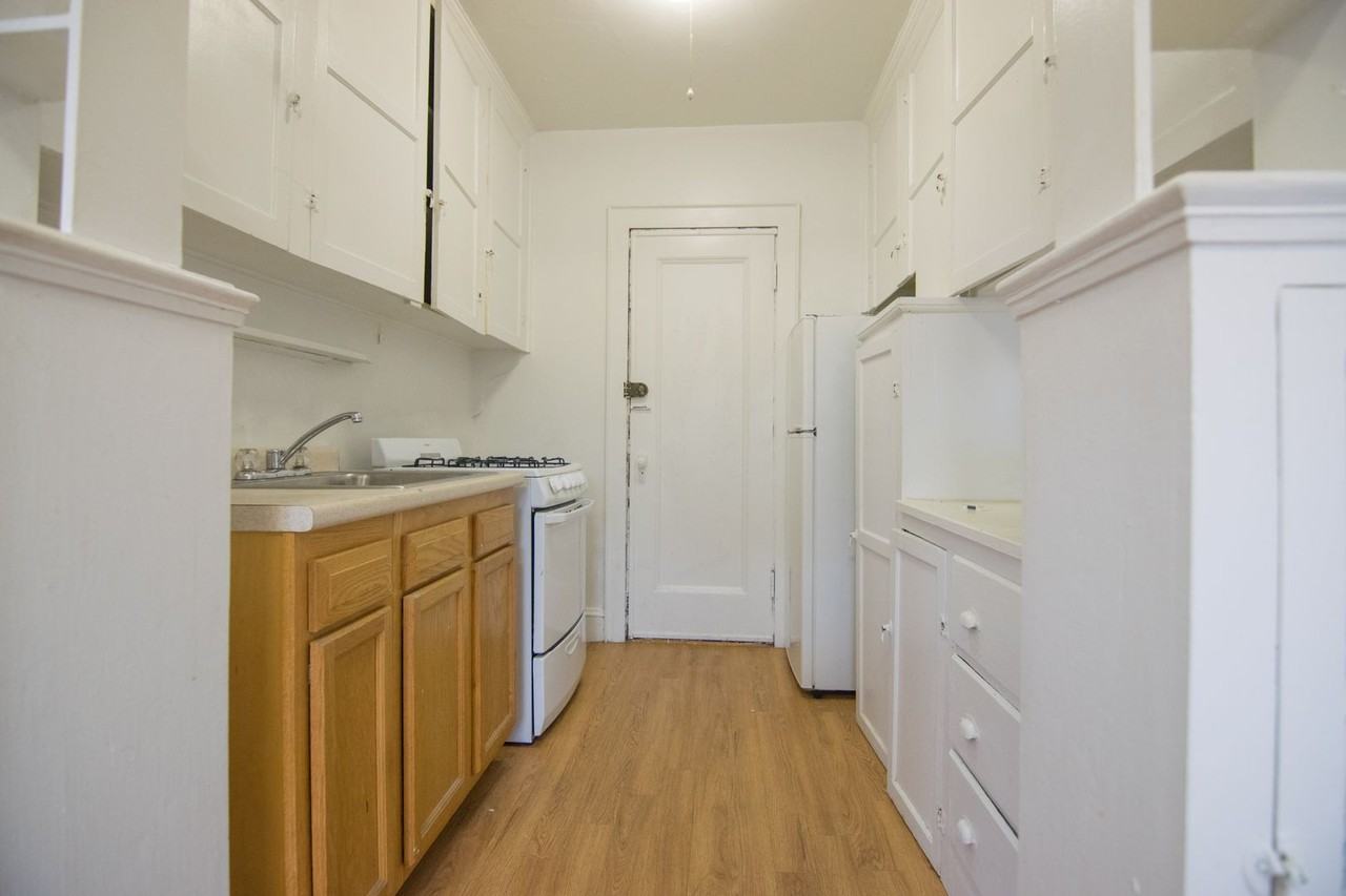 2045 Commonwealth Ave - Photo 7 of 8