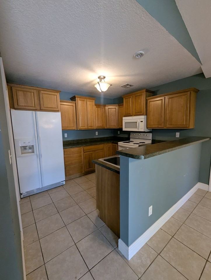 327 S Roane St - Photo 3 of 15