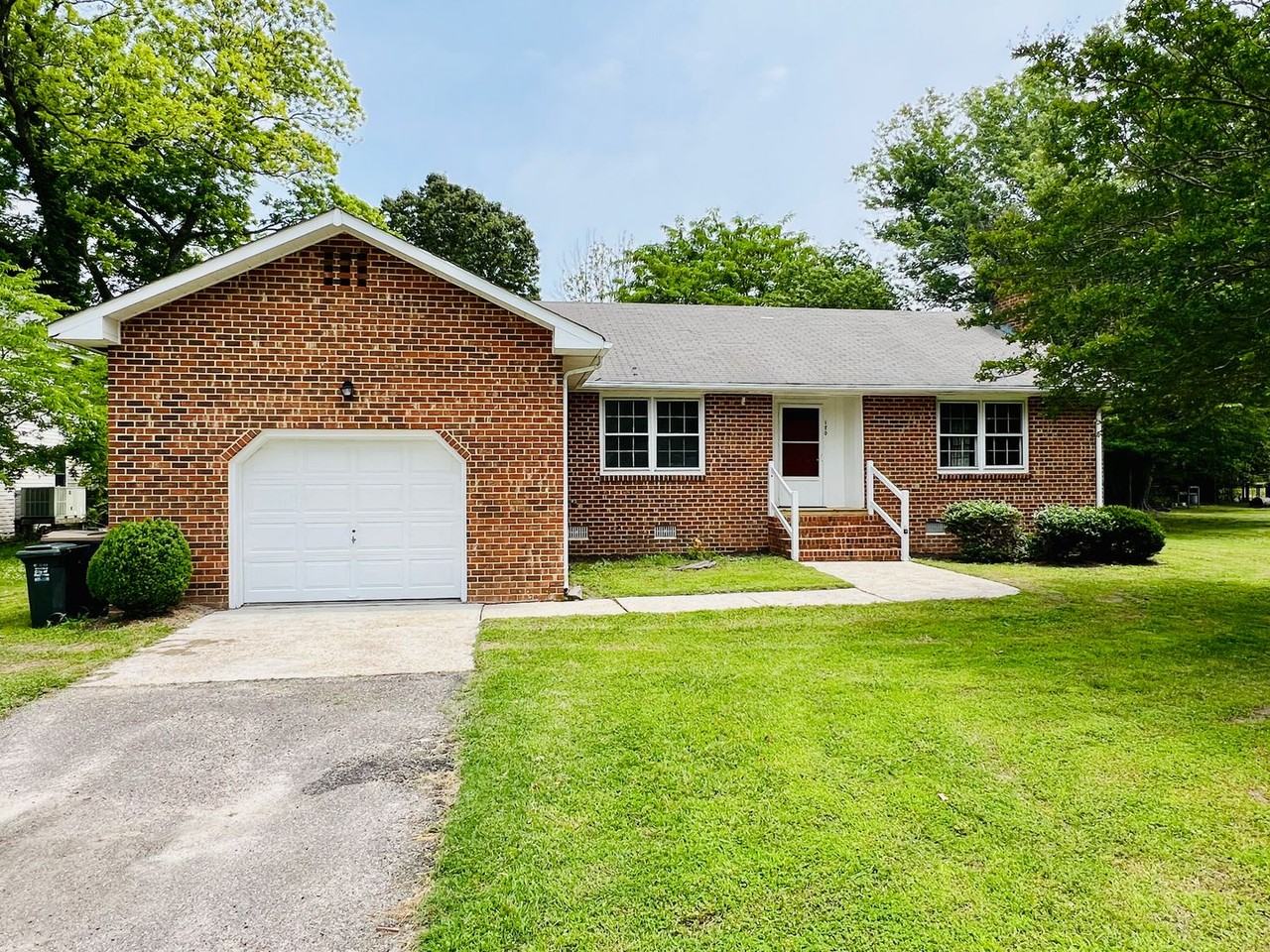 170 Hunts Neck Rd - Photo 2 of 15