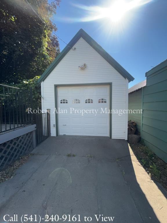 24 Nw 10th St - Photo 2 of 11