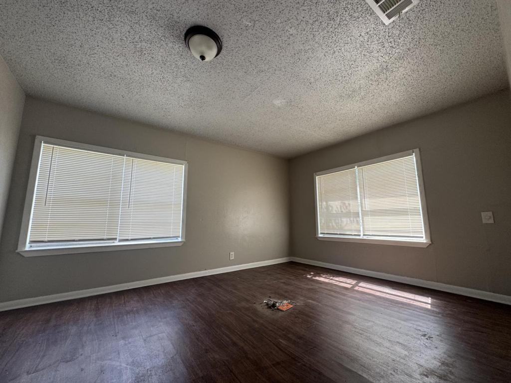 1508 S 43rd St - Photo 4 of 6