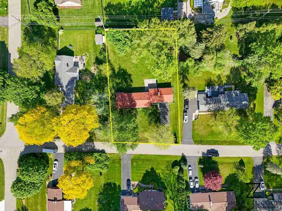 6843 E Dartmoor Rd - Photo 3 of 23