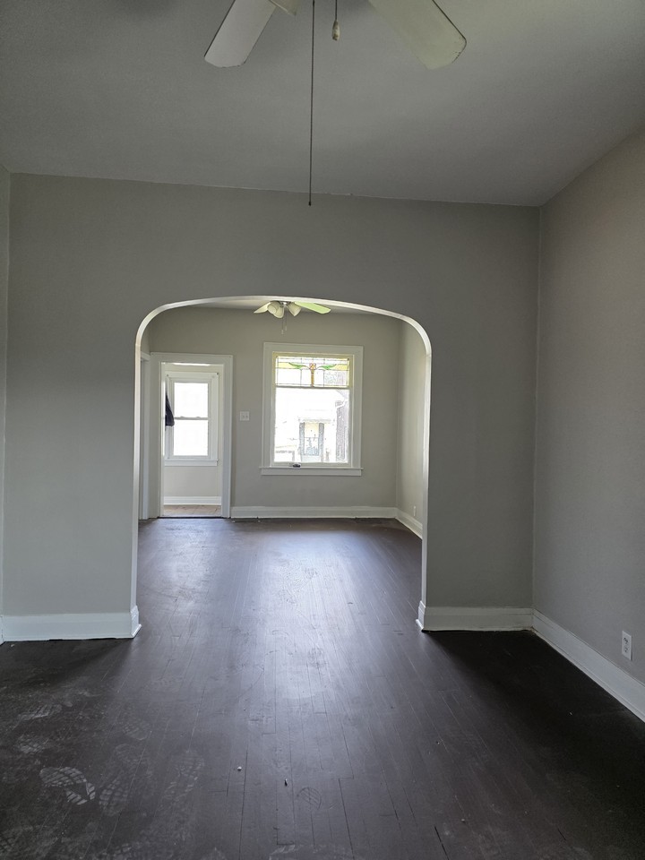 2128 Indianapolis Blvd - Photo 3 of 7