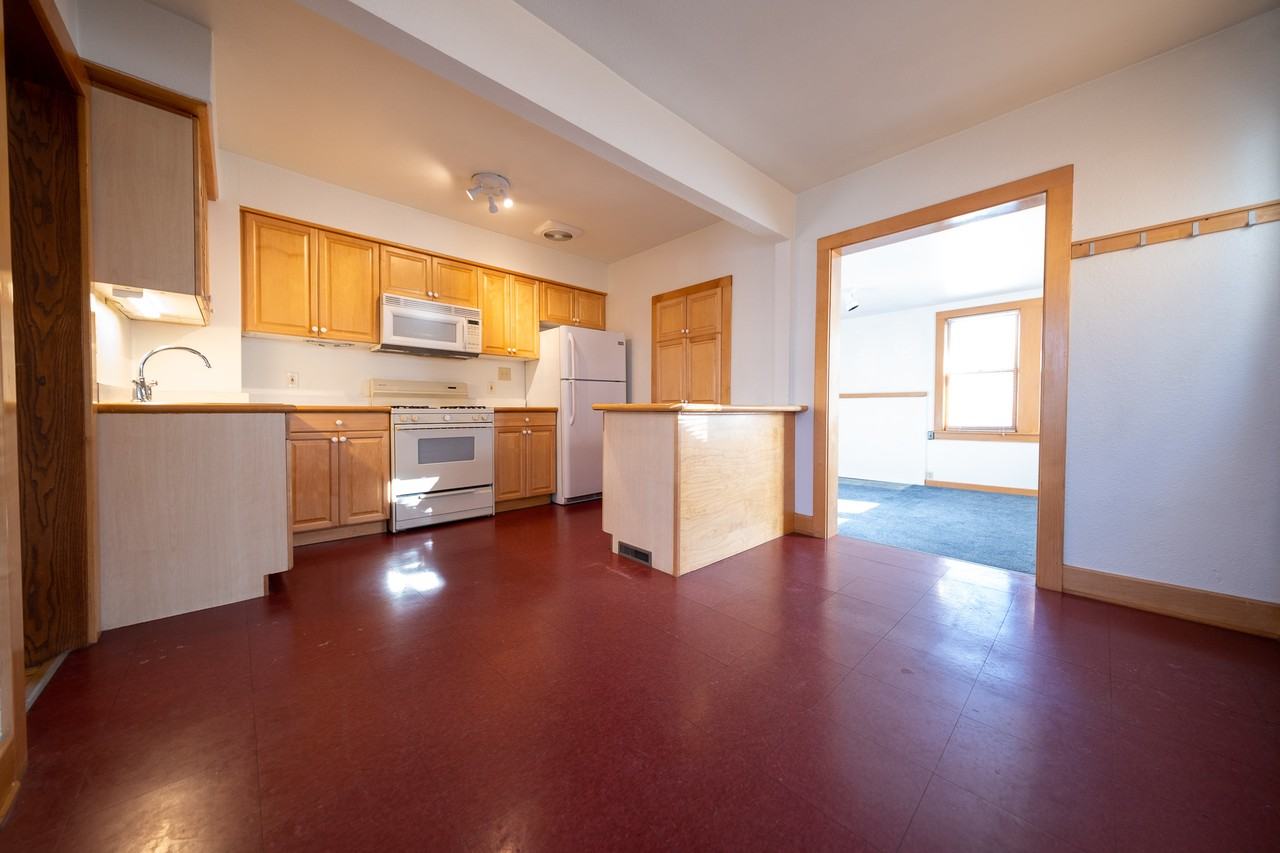 2813 34th Ave S - Photo 2 of 20