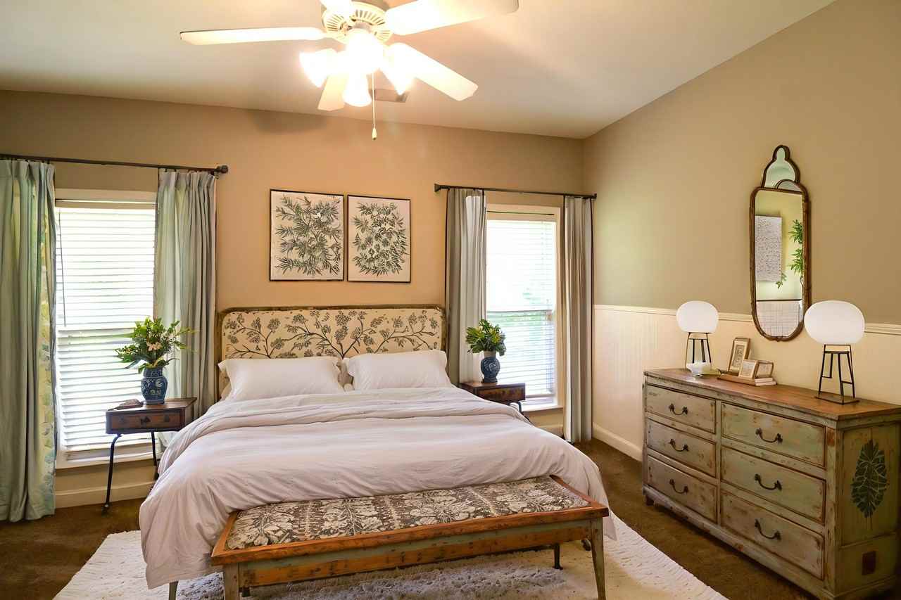 2030 Glen Oaks Dr - Photo 3 of 10