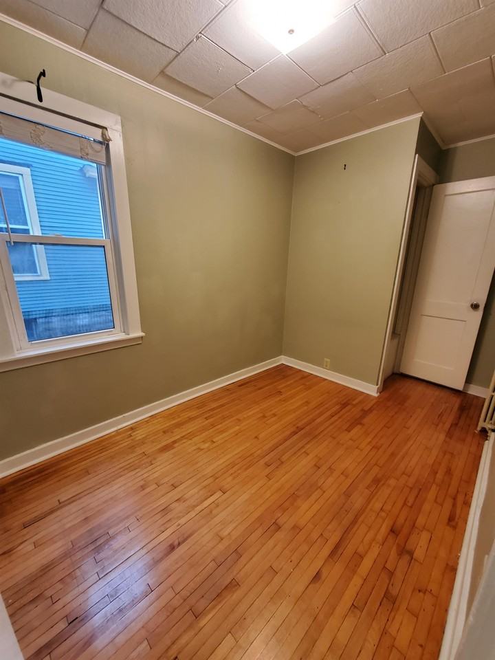 1002 Lowry Ave Ne - Photo 3 of 11