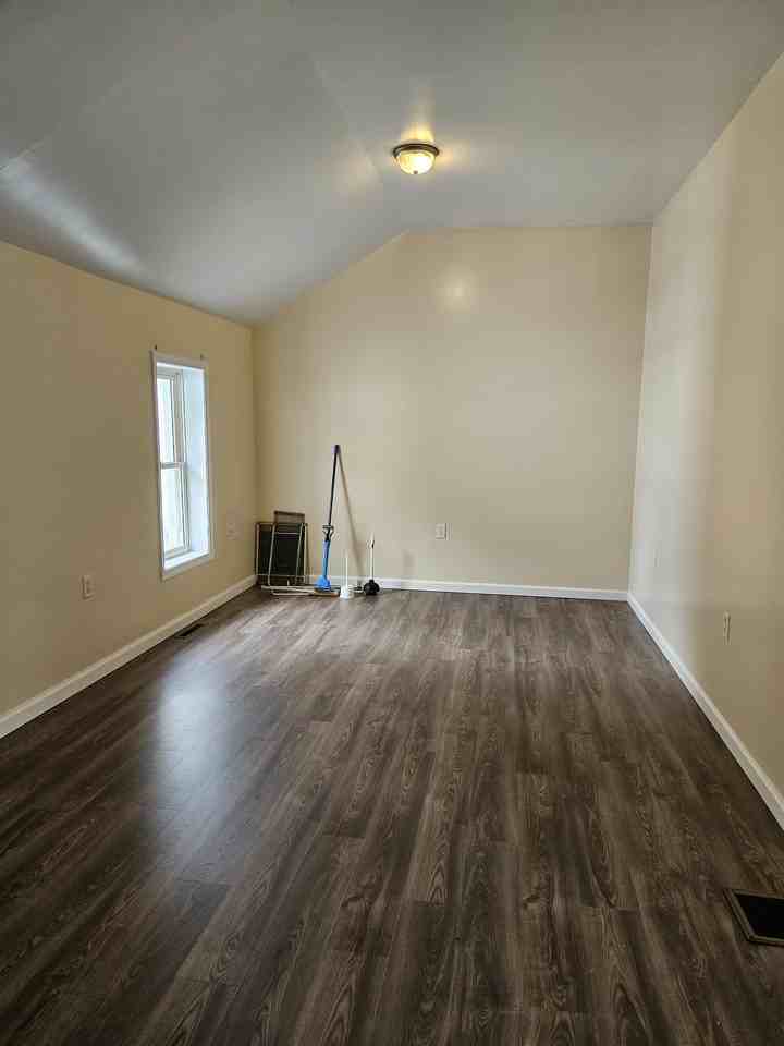 212 E Pike St - Photo 3 of 16