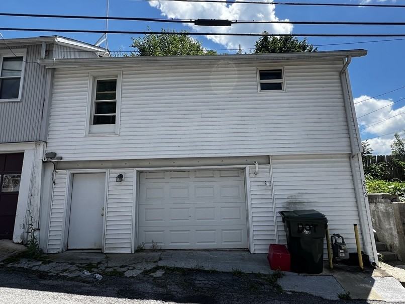 212 E Pike St - Photo 2 of 16