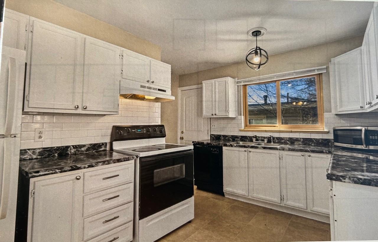 2503 16th Ave - Photo 2 of 6