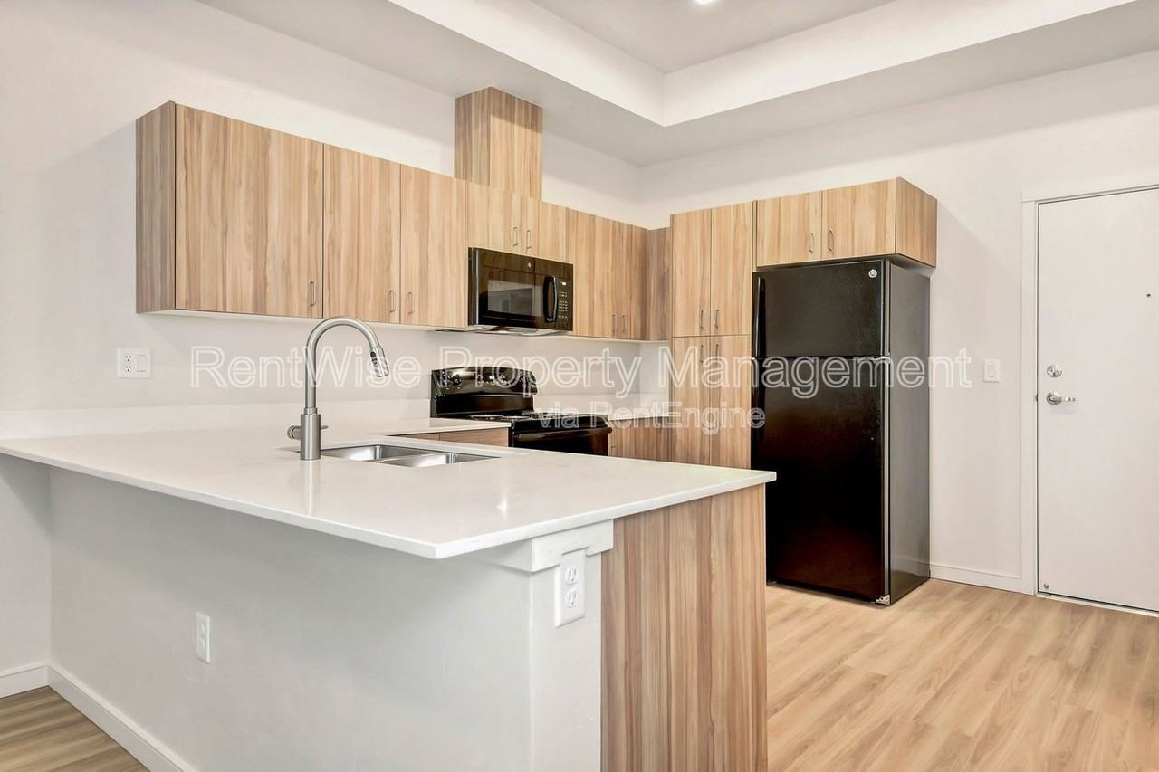 385 E 42nd St #310 - Photo 5 of 16