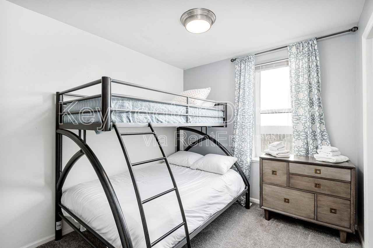 2409 Tremont Pl - Photo 2 of 32