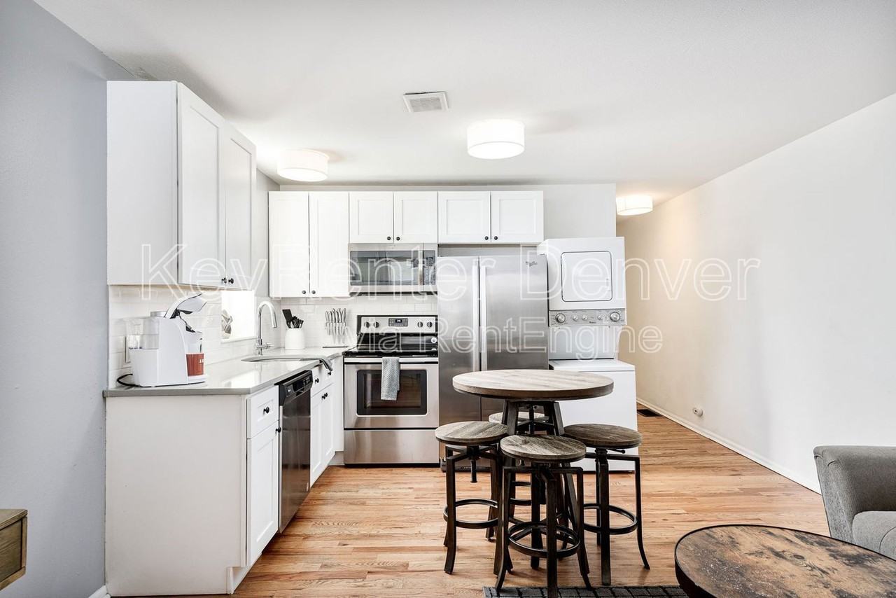 2409 Tremont Pl - Photo 4 of 32