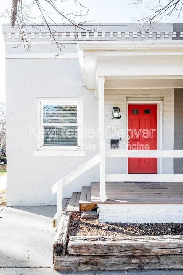 2409 Tremont Pl - Photo 6 of 32