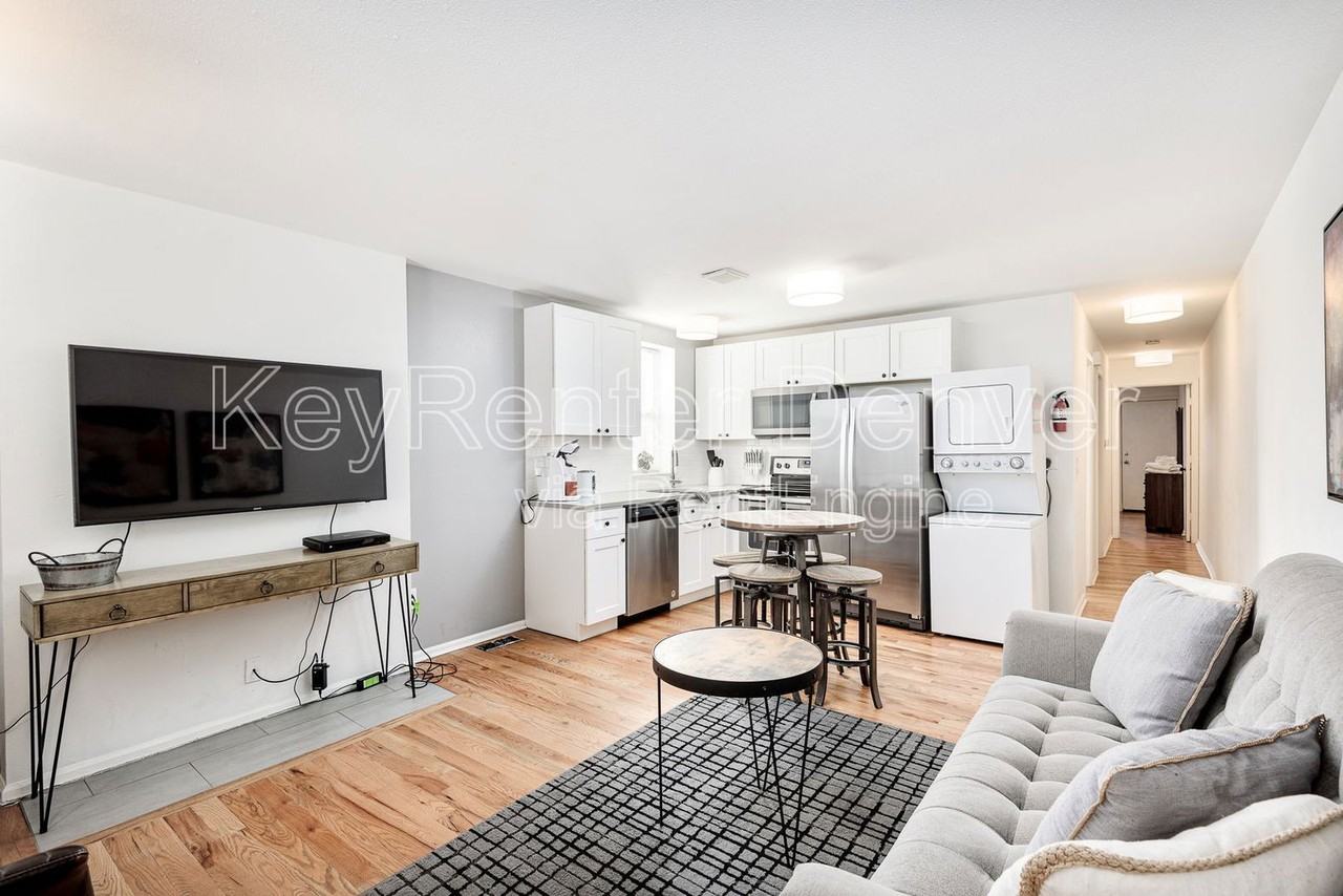 2409 Tremont Pl - Photo 7 of 32