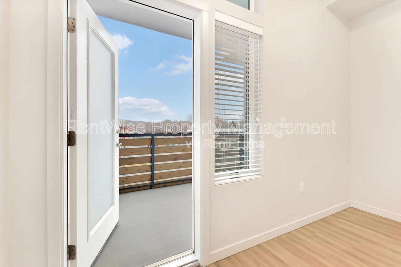 385 E 42nd St #213 - Photo 6 of 16