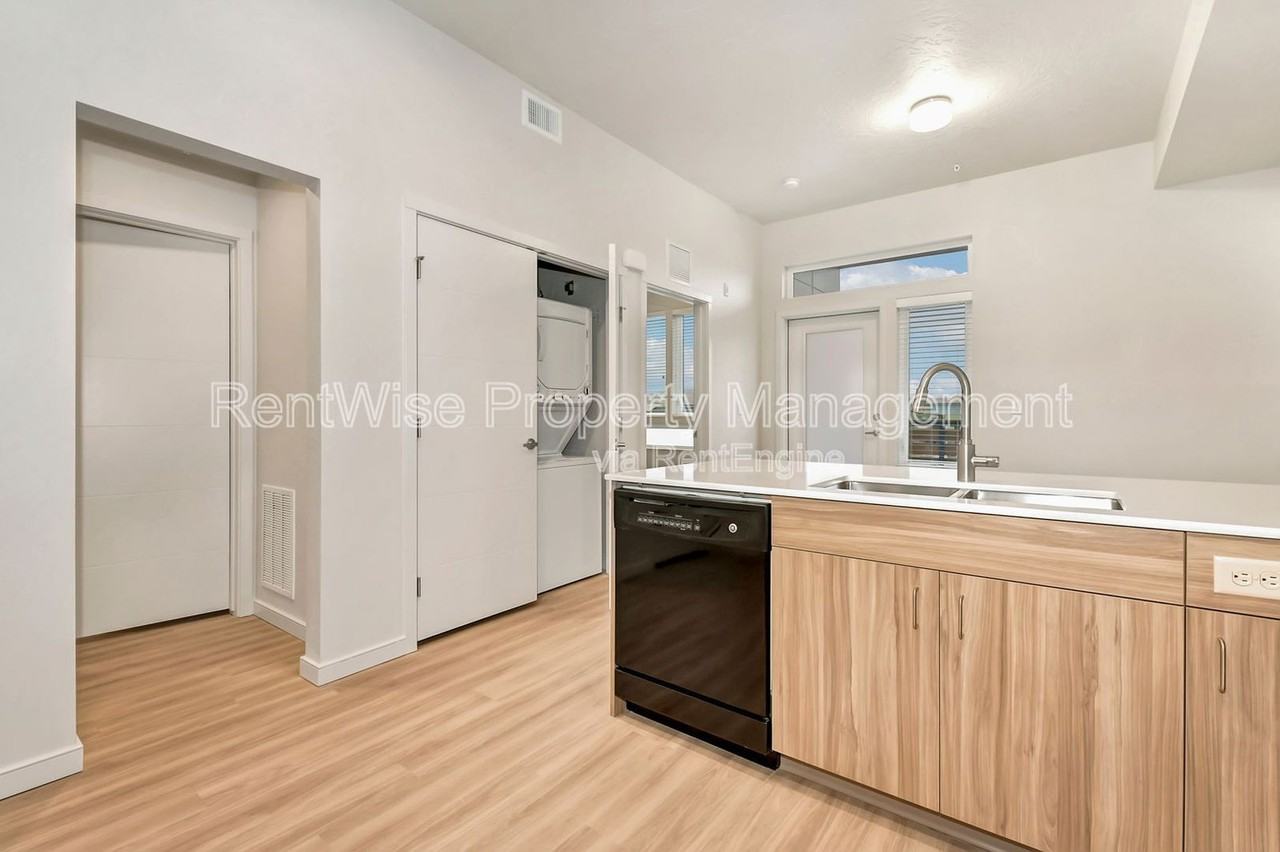 385 E 42nd St #213 - Photo 7 of 16