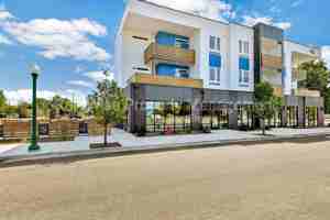 featured image of 385 E 42nd St #206
