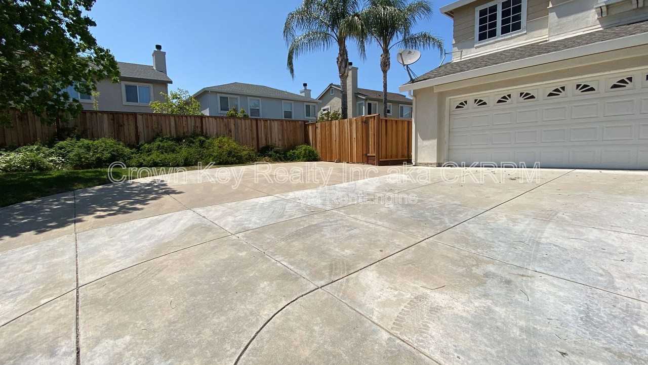 673 Nacomis Ct - Photo 2 of 43