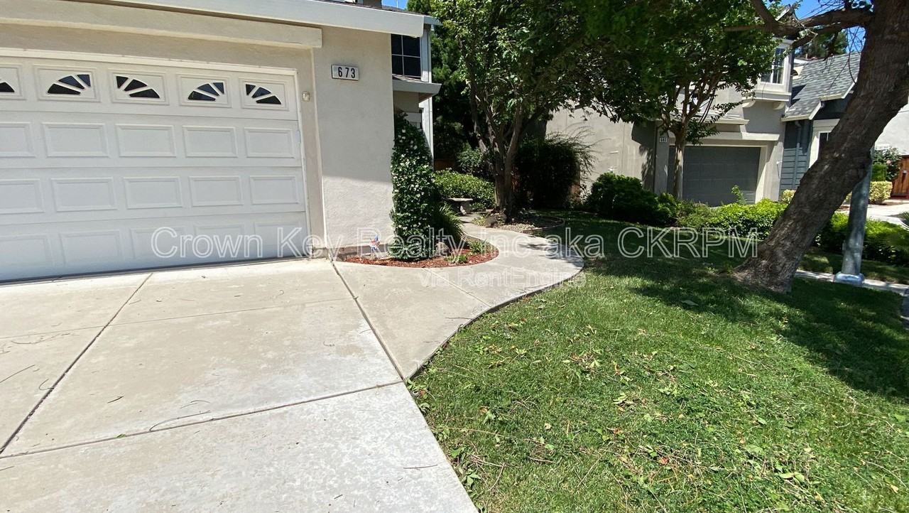 673 Nacomis Ct - Photo 3 of 43