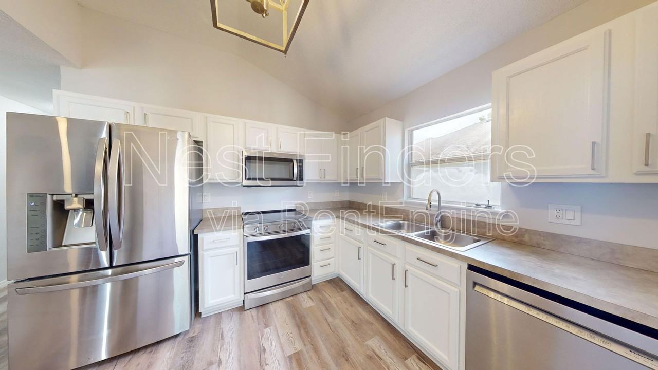 477 Shamrock Ave S - Photo 2 of 19