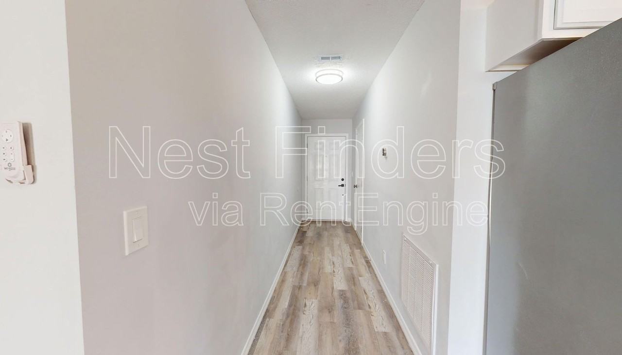 477 Shamrock Ave S - Photo 5 of 19