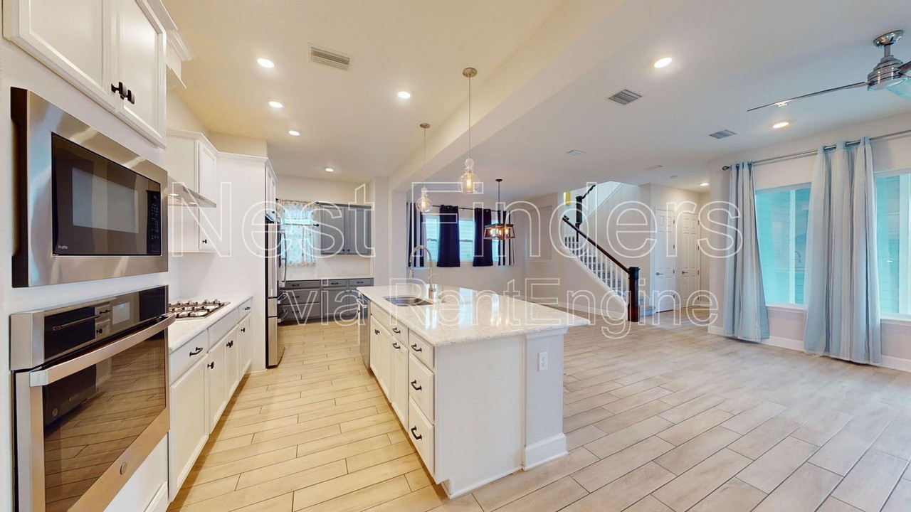 202 Ashbury St - Photo 7 of 40