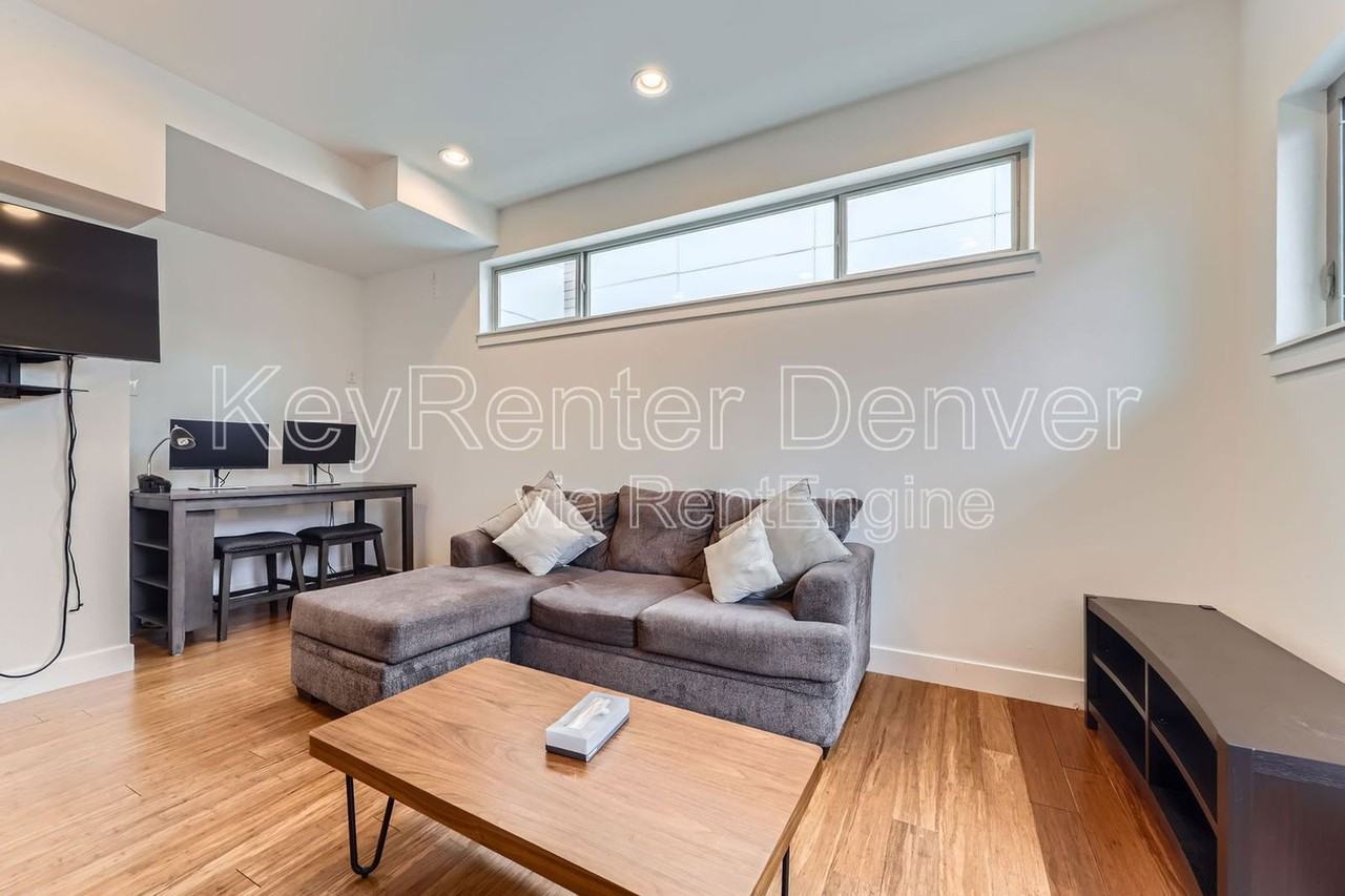 1212 N Perry St - Photo 3 of 36