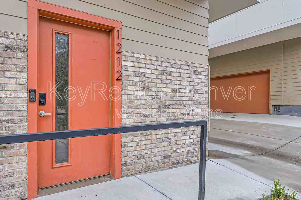 1212 N Perry St - Photo 6 of 36