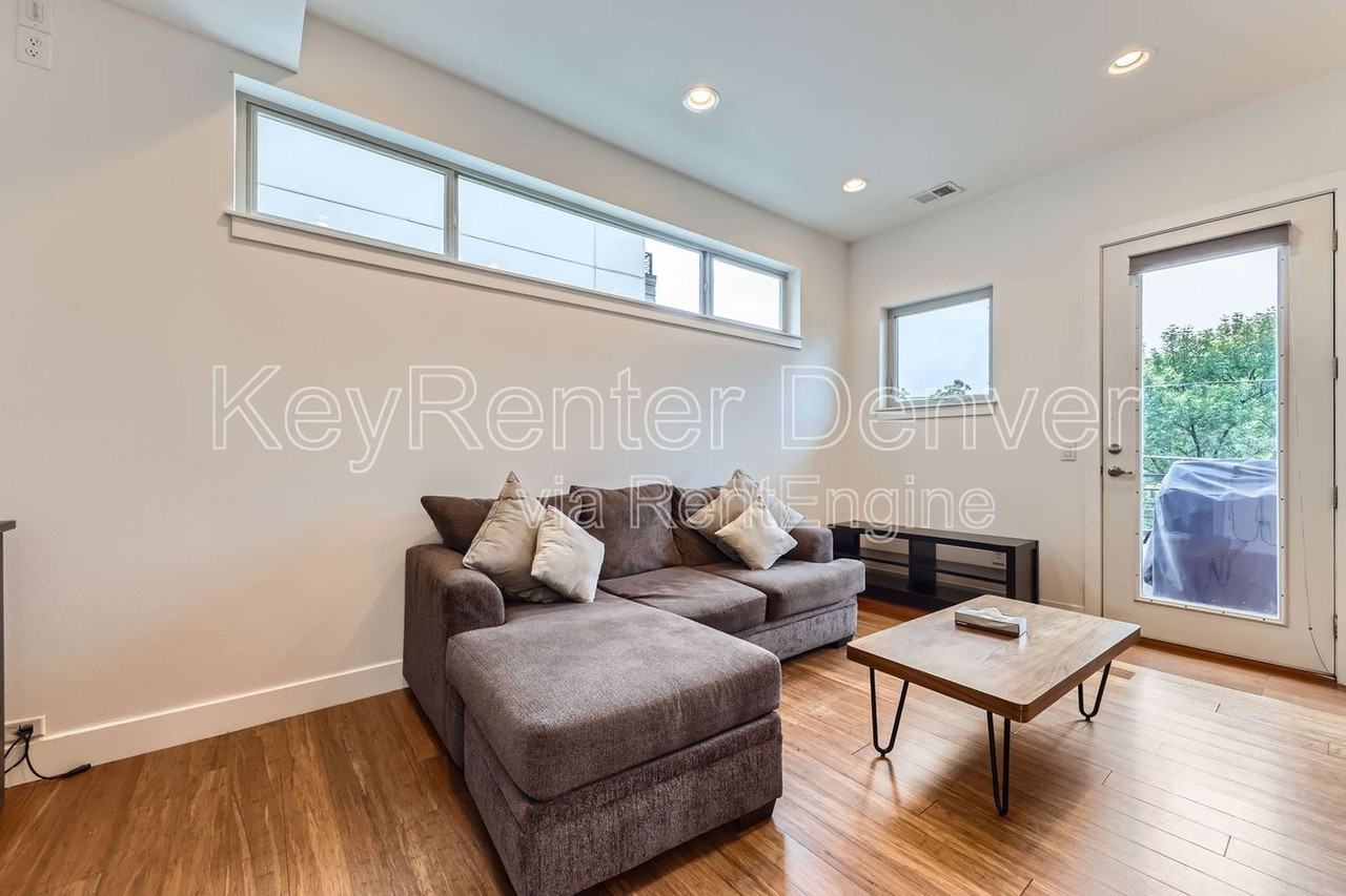 1212 N Perry St - Photo 7 of 36