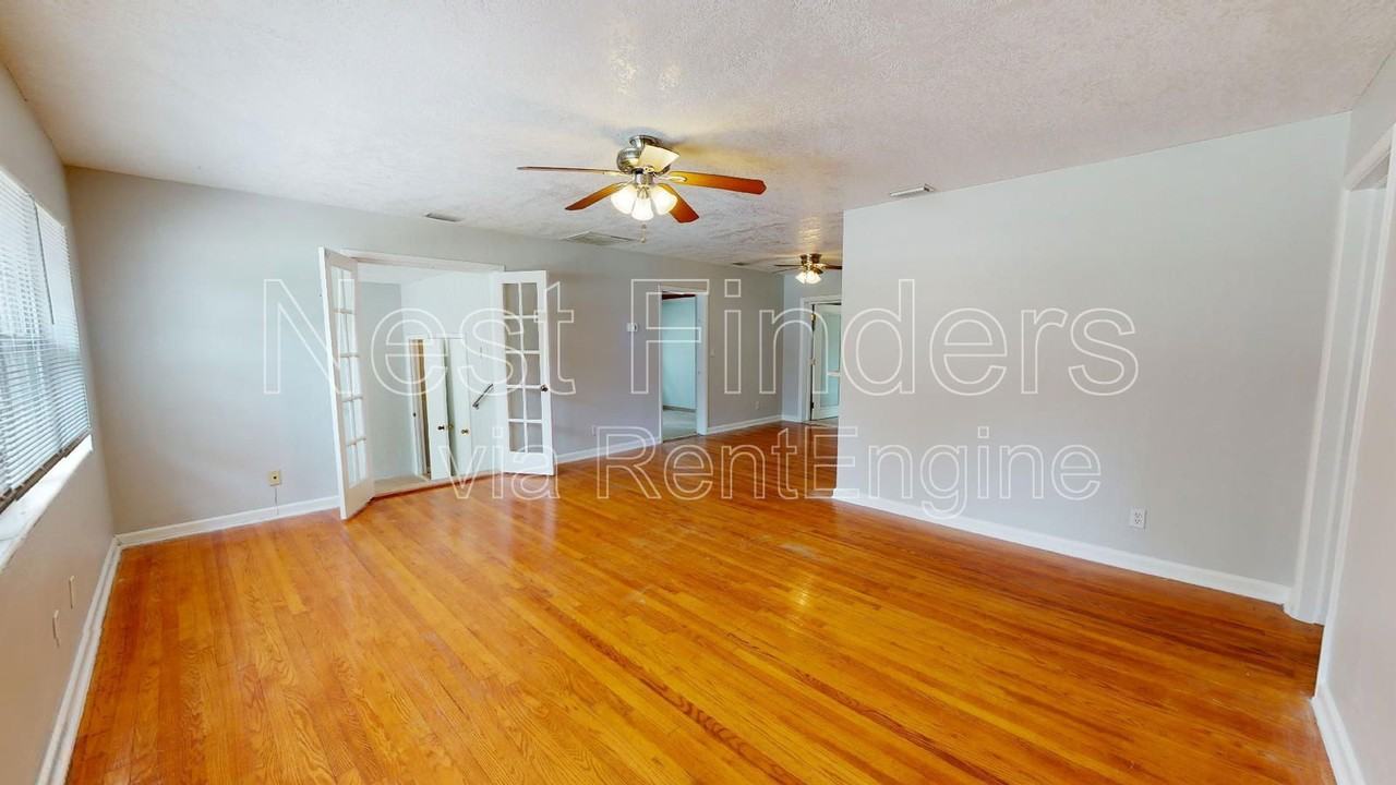 8229 Hogan Rd - Photo 4 of 31