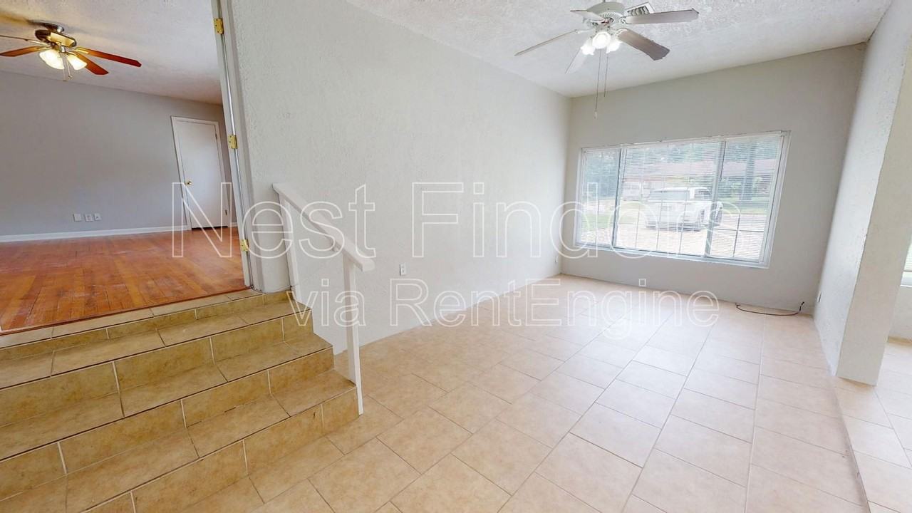 8229 Hogan Rd - Photo 7 of 31