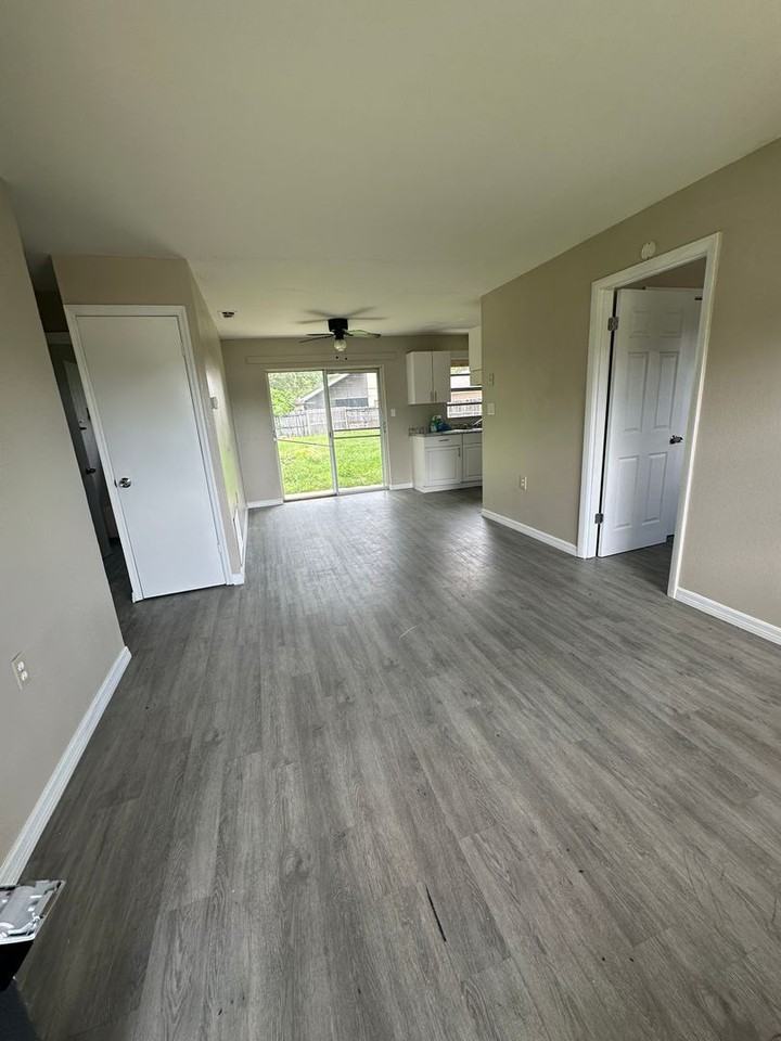 1202 Prairie Ln - Photo 2 of 7
