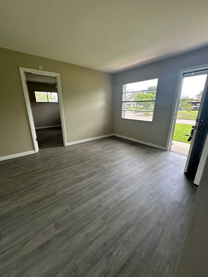 1202 Prairie Ln - Photo 3 of 7