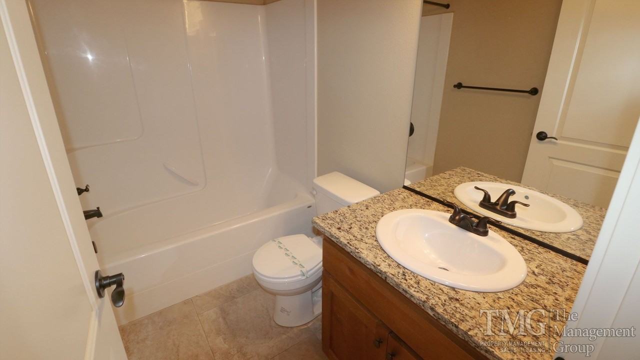 Covington Manor I - Photo 2 of 10