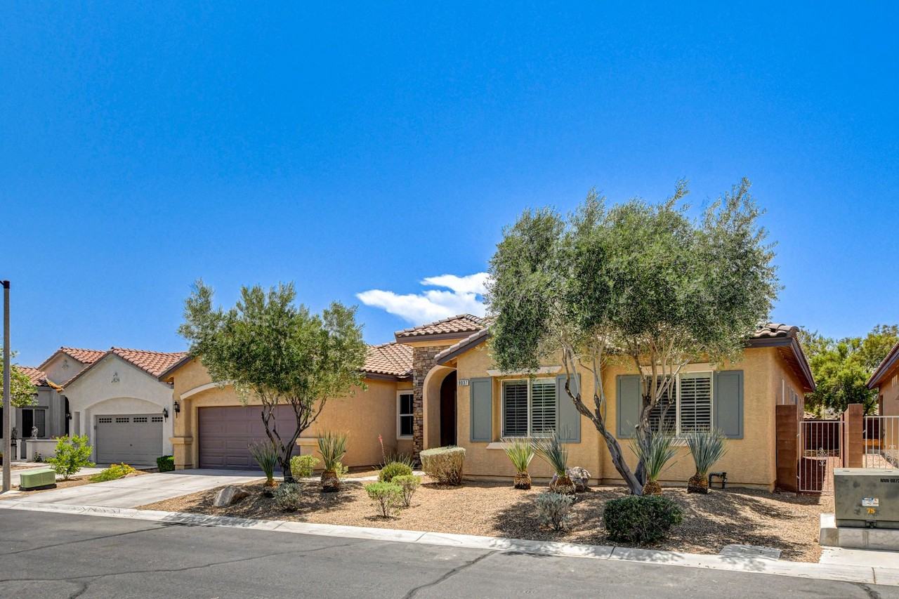 9037 Sweet Tree Ct - Photo 3 of 50