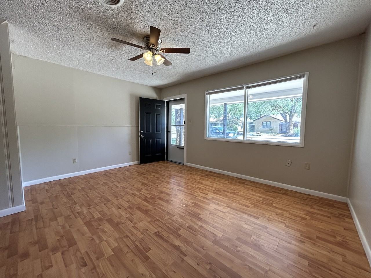 3004 30th St - Photo 2 of 15
