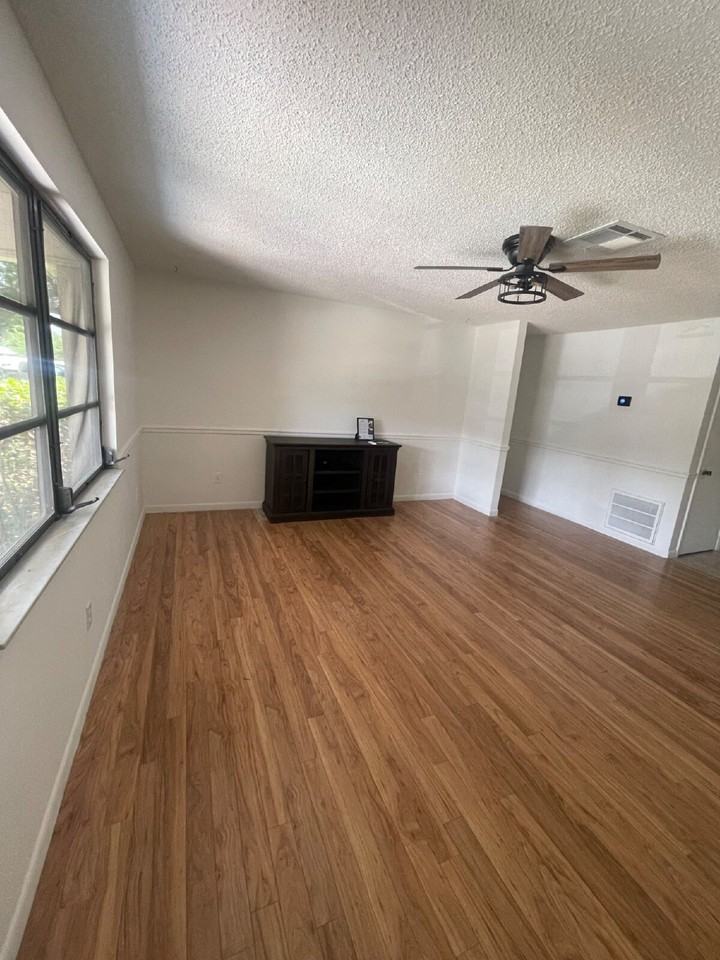 107 Montana Ave - Photo 2 of 24