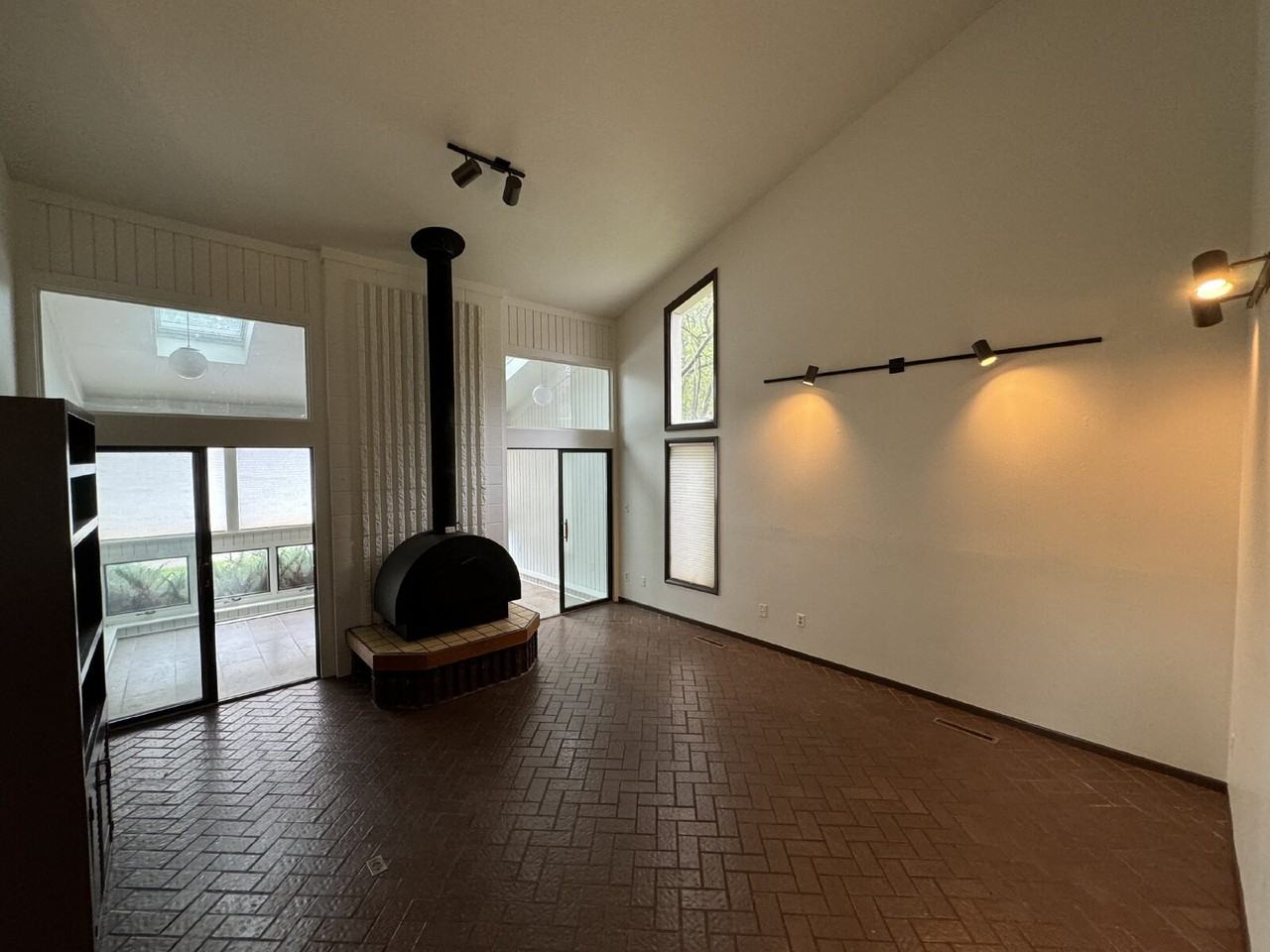 1736 Yucca Ct - Photo 2 of 28