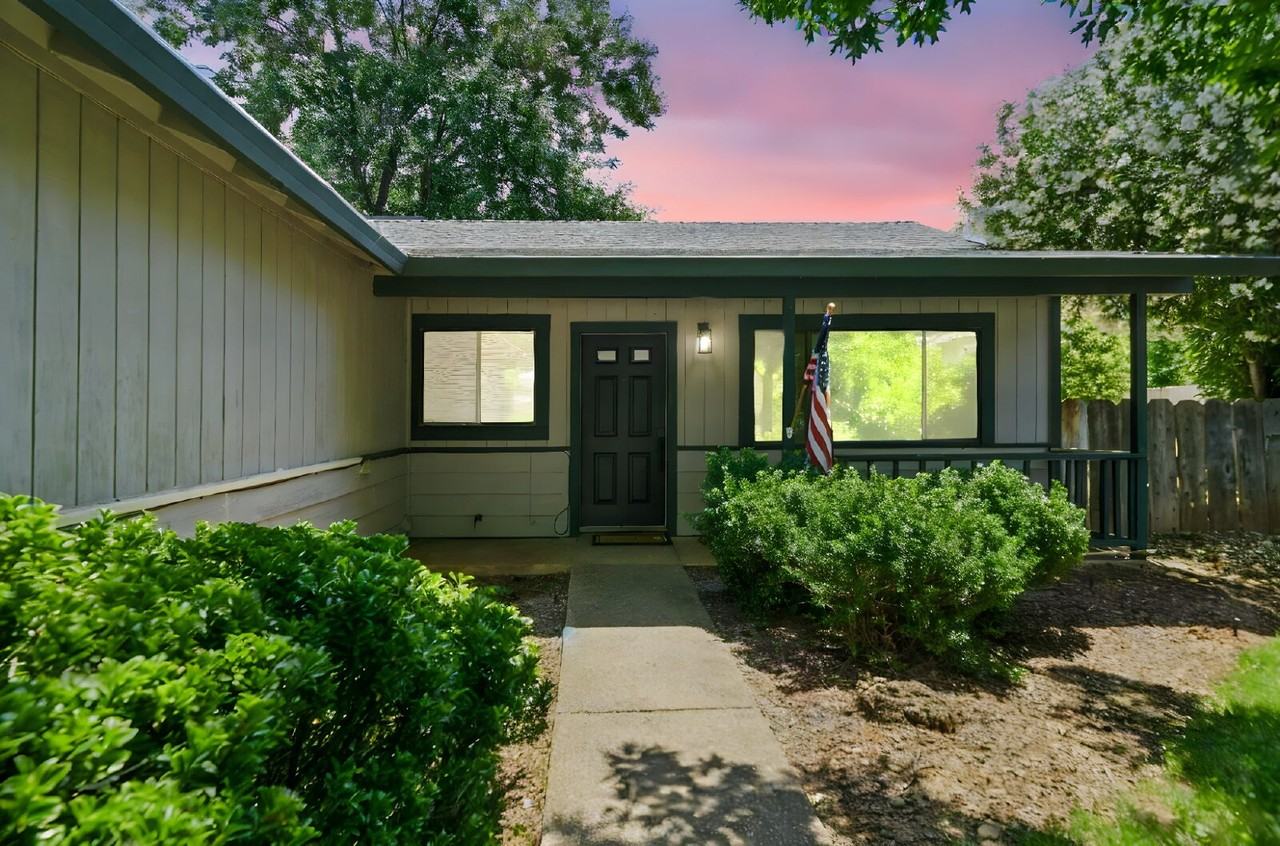 3995 Sunwood Dr - Photo 2 of 23