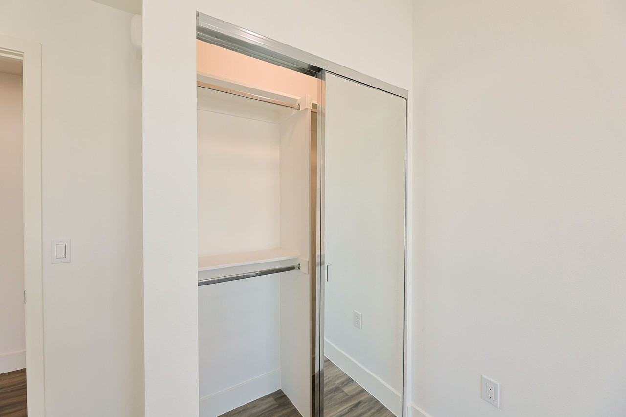 4000 Mont Clair Apartments - Photo 5 of 8