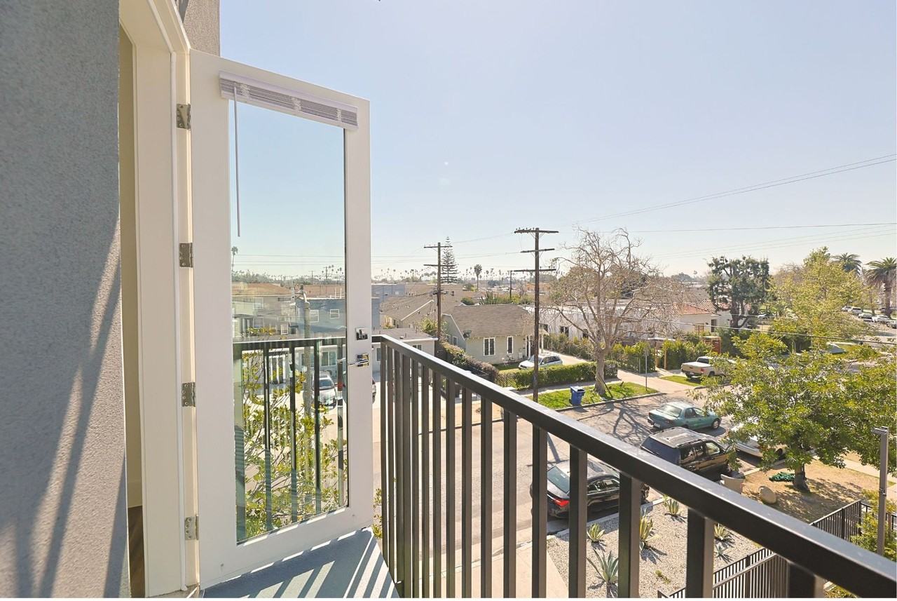 4000 Mont Clair Apartments - Photo 6 of 8