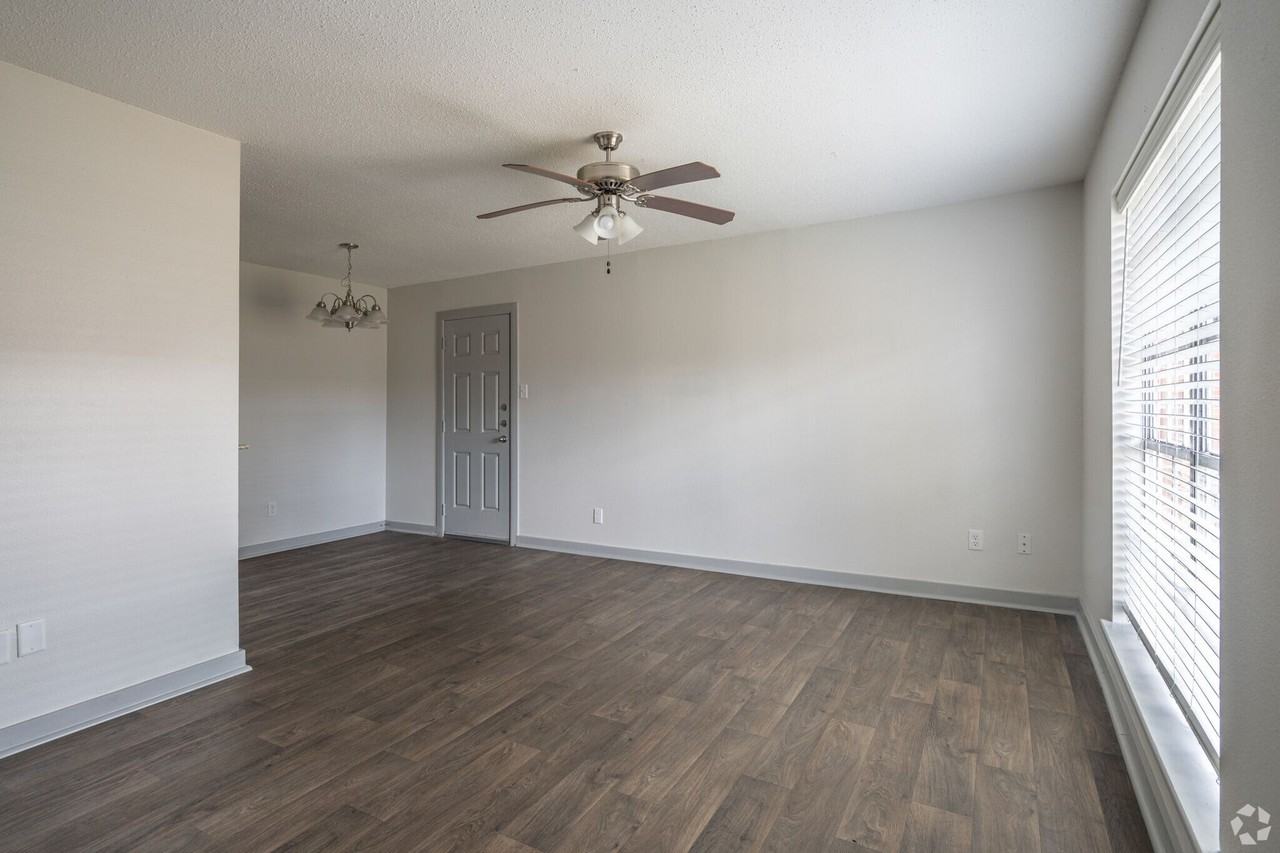 Lux Estate TX Apartments - Photo 6 of 15