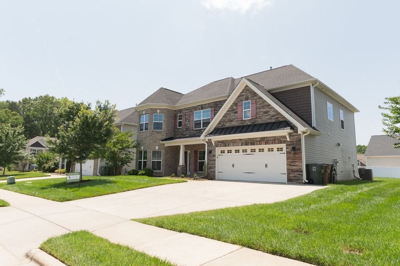 5773 Highland Grove Dr - Photo 2 of 41