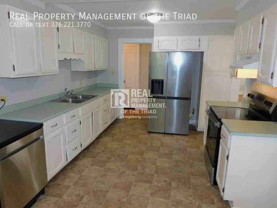 1524 Rankin Rd - Photo 3 of 28