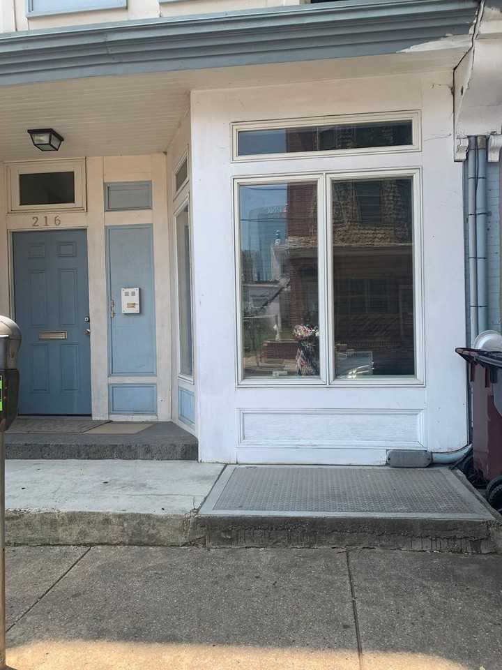 216 W 7th St - Photo 2 of 7