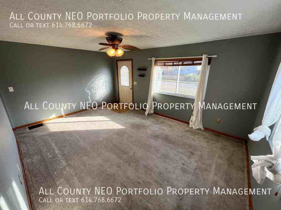 3393 Homecroft Dr - Photo 3 of 13